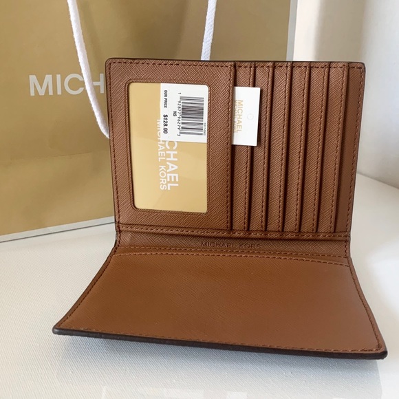 Michael Kors - Picture 5 of 5